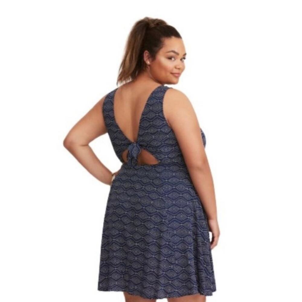 (1/1x/14-16) Torrid Blue Medallion Polka Dot Sleeveless dress